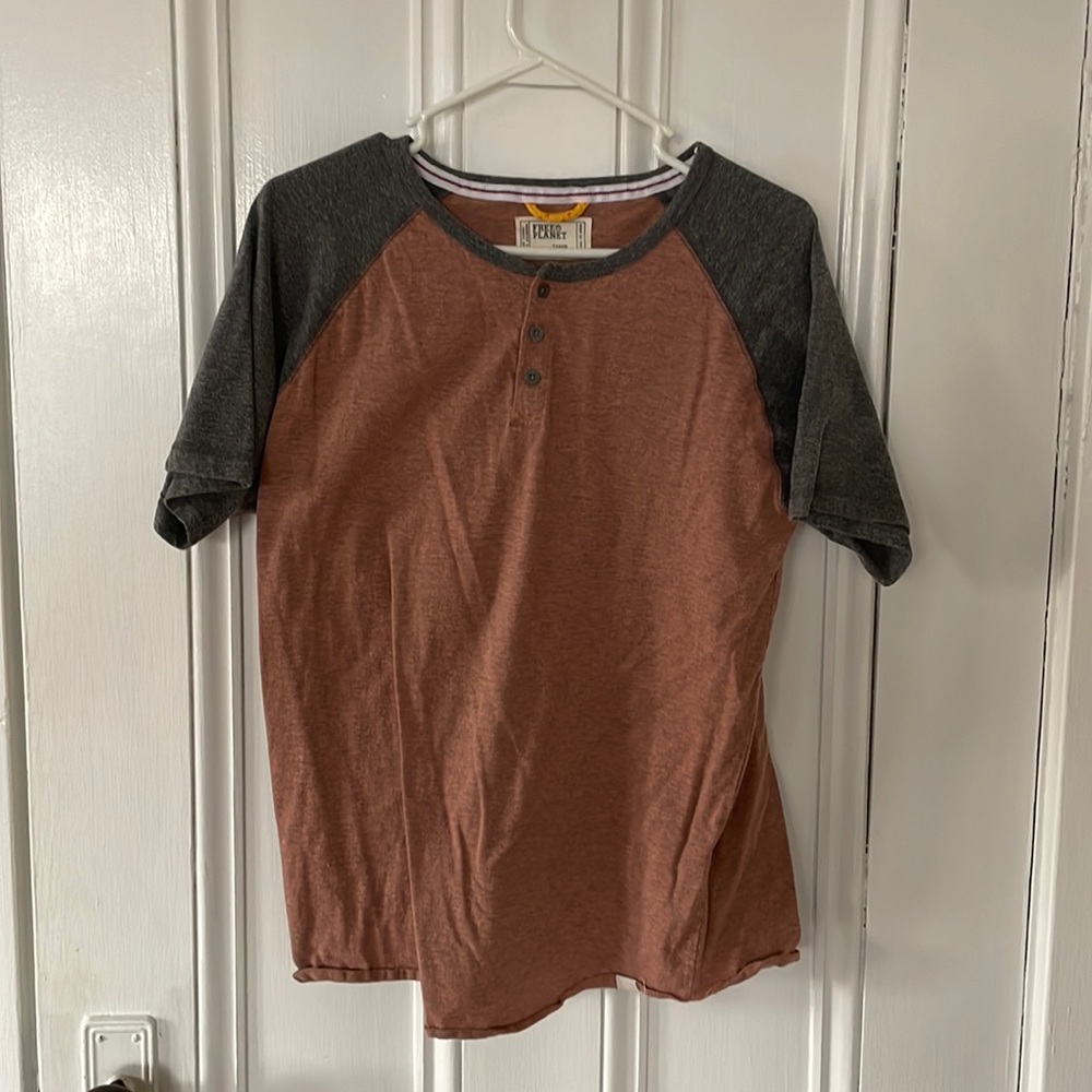 Short sleeeve baseball Henley large
